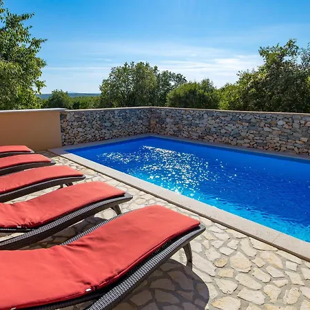 Ferienhaus Awesome In Garica