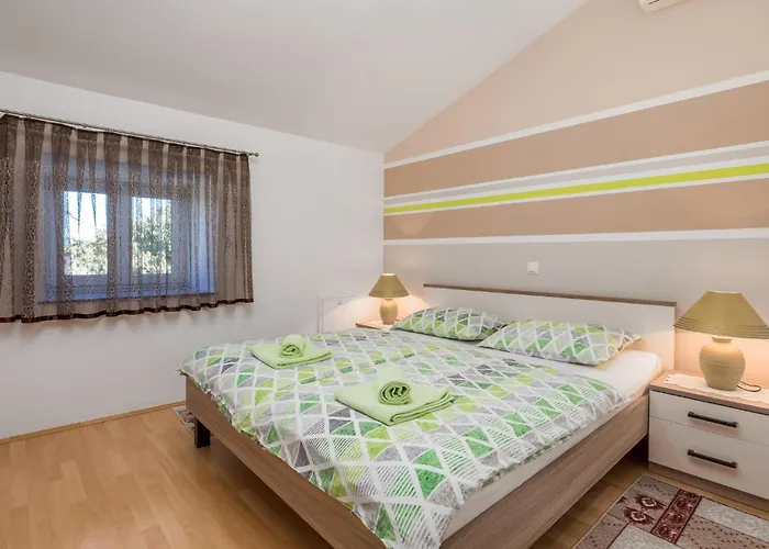 Vikendica 4 Bedroom Amazing In